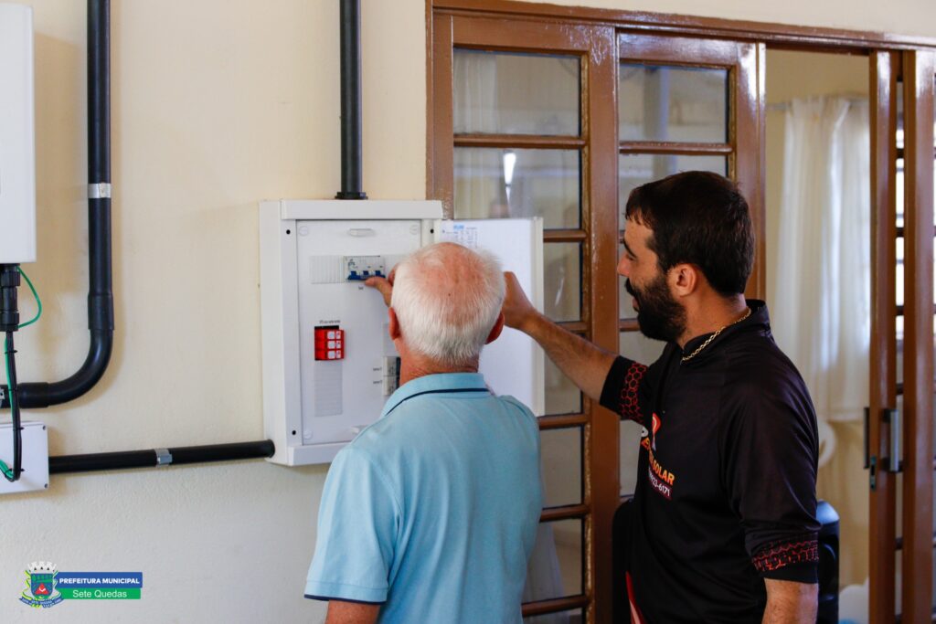 Em Sete Quedas, prefeito e presidente da Câmara participam de ato de entrega de energia solar no Lar São Cristóvão Em Sete Quedas, prefeito e presidente da Câmara participam de ato de entrega de energia solar no Lar São Cristóvão