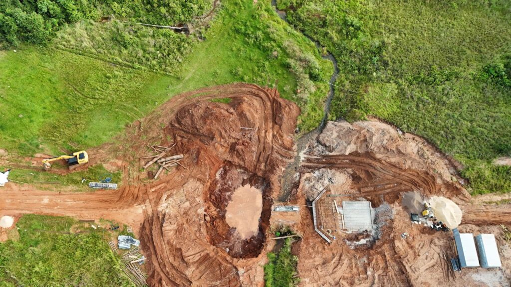 Com recursos do MAPA, Prefeitura de Iguatemi está construindo ponte de concreto na Estrada do Progresso, sobre o Córrego Souza Cuê Com recursos do MAPA, Prefeitura de Iguatemi está construindo ponte de concreto na Estrada do Progresso, sobre o Córrego Souza Cuê