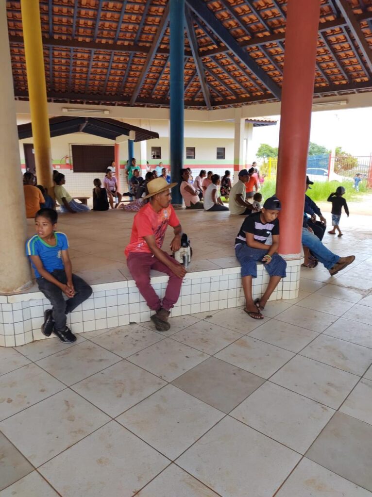 Prefeitura de Paranhos apresenta coordenador e professores para a Escola Municipal Indígena Chico Valiente da Aldeia Sete Cerro Prefeitura de Paranhos apresenta coordenador e professores para a Escola Municipal Indígena Chico Valiente da Aldeia Sete Cerro