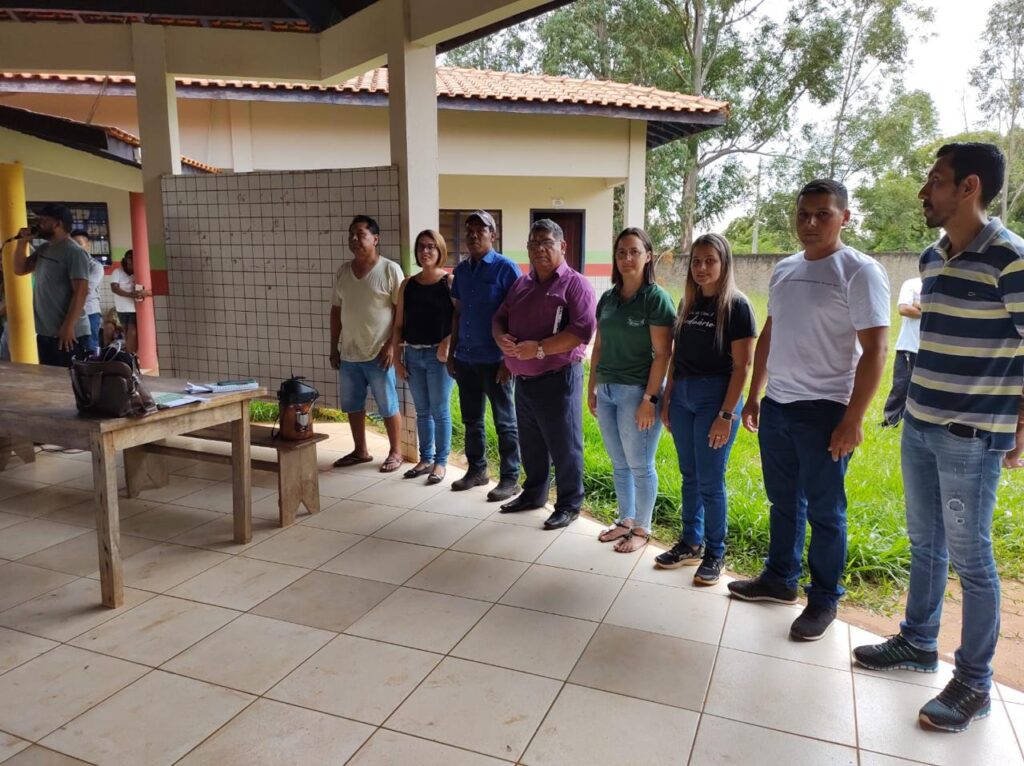 Prefeitura de Paranhos apresenta coordenador e professores para a Escola Municipal Indígena Chico Valiente da Aldeia Sete Cerro Prefeitura de Paranhos apresenta coordenador e professores para a Escola Municipal Indígena Chico Valiente da Aldeia Sete Cerro