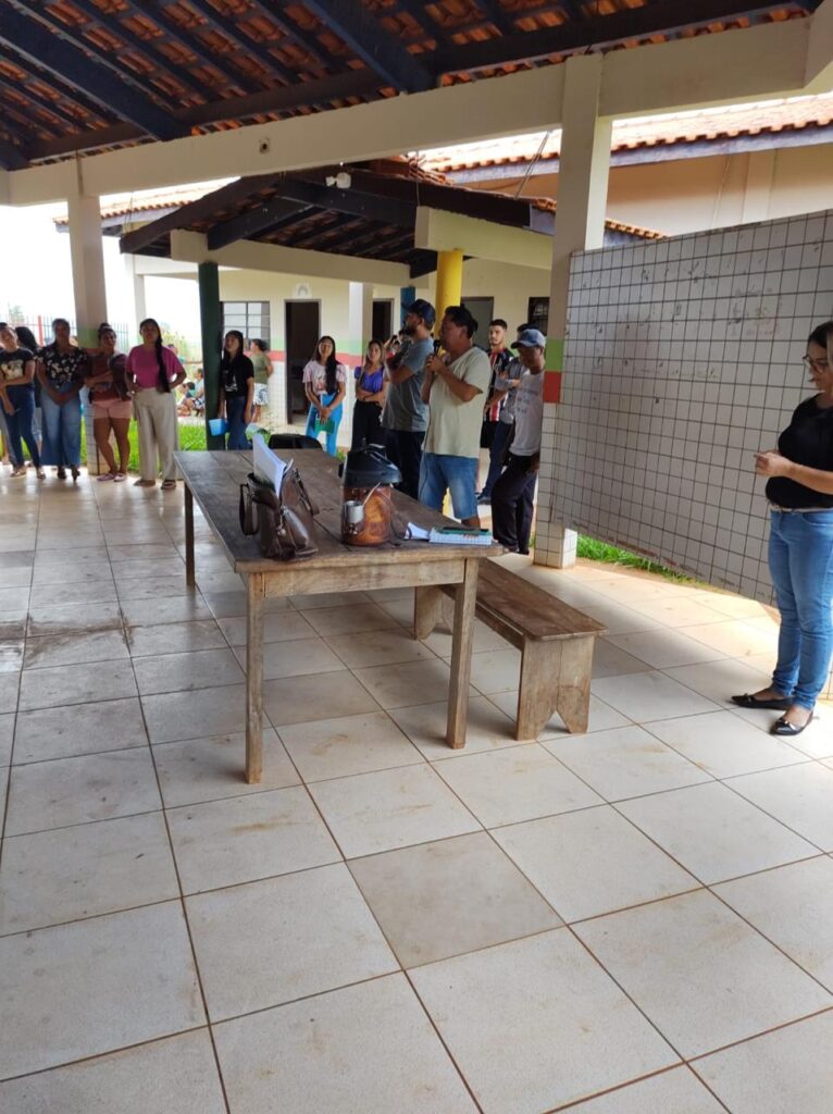 Prefeitura de Paranhos apresenta coordenador e professores para a Escola Municipal Indígena Chico Valiente da Aldeia Sete Cerro Prefeitura de Paranhos apresenta coordenador e professores para a Escola Municipal Indígena Chico Valiente da Aldeia Sete Cerro
