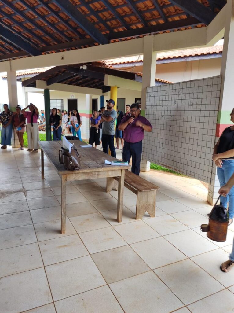 Prefeitura de Paranhos apresenta coordenador e professores para a Escola Municipal Indígena Chico Valiente da Aldeia Sete Cerro Prefeitura de Paranhos apresenta coordenador e professores para a Escola Municipal Indígena Chico Valiente da Aldeia Sete Cerro