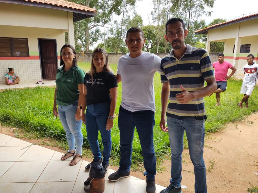 Prefeitura de Paranhos apresenta coordenador e professores para a Escola Municipal Indígena Chico Valiente da Aldeia Sete Cerro Prefeitura de Paranhos apresenta coordenador e professores para a Escola Municipal Indígena Chico Valiente da Aldeia Sete Cerro