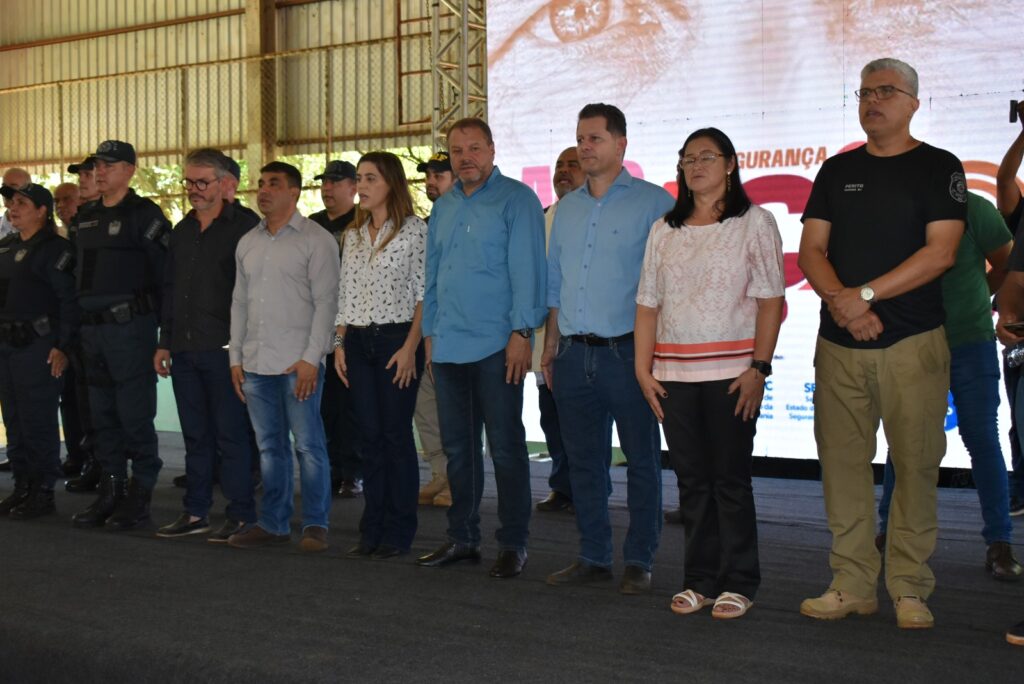 Governo do Estado esteve em Paranhos e atendeu as seis comunidades indígenas da região Governo do Estado esteve em Paranhos e atendeu as seis comunidades indígenas da região