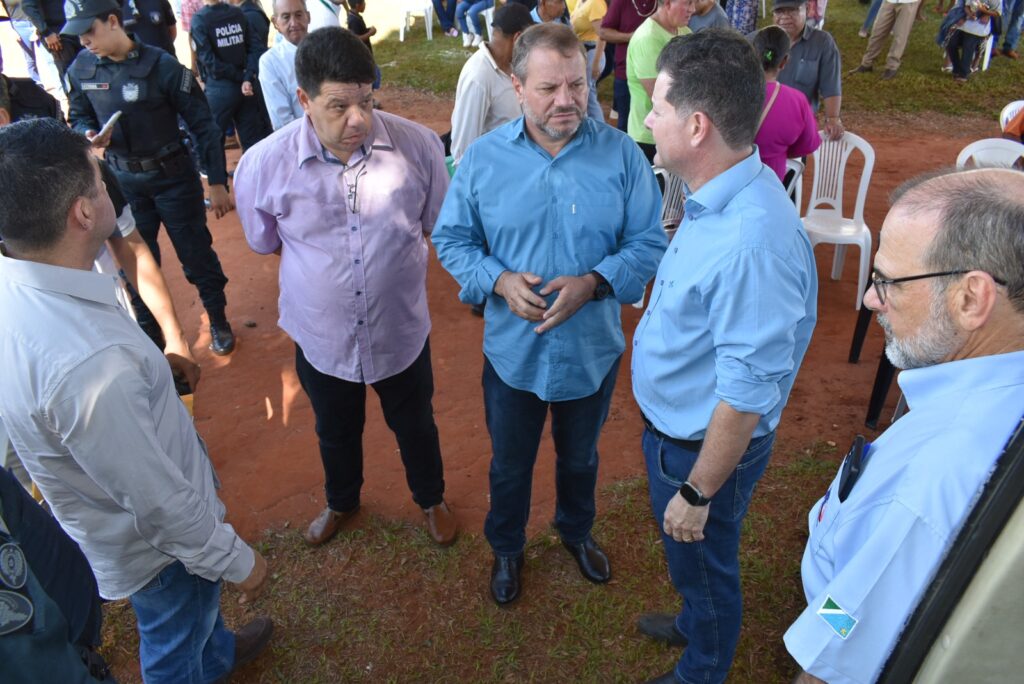 Governo do Estado esteve em Paranhos e atendeu as seis comunidades indígenas da região Governo do Estado esteve em Paranhos e atendeu as seis comunidades indígenas da região