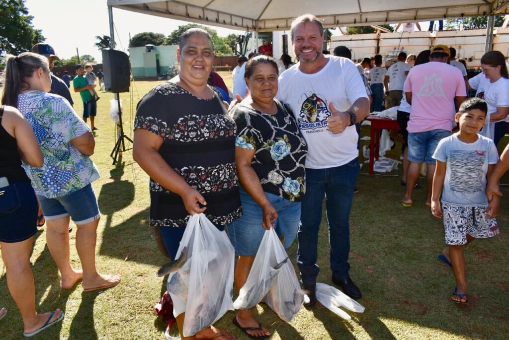 Prefeitura de Paranhos realizou a tradicional distribuição de peixes para a população