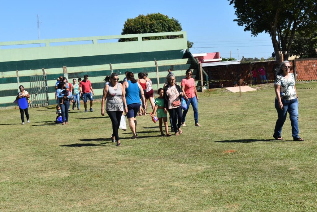 Prefeitura de Paranhos realizou a tradicional distribuição de peixes para a população Prefeitura de Paranhos realizou a tradicional distribuição de peixes para a população