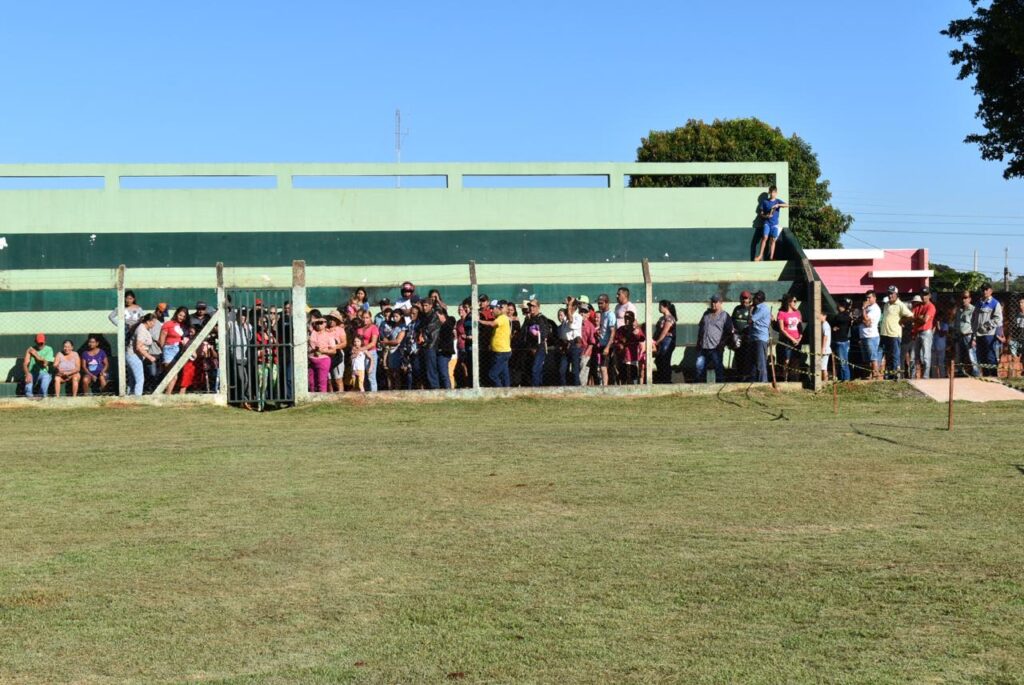 Prefeitura de Paranhos realizou a tradicional distribuição de peixes para a população Prefeitura de Paranhos realizou a tradicional distribuição de peixes para a população