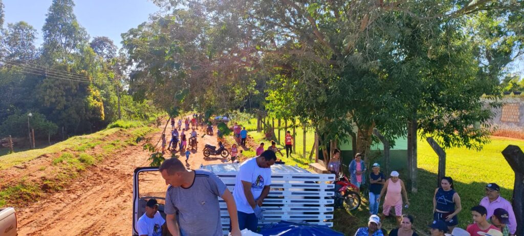 Prefeitura de Paranhos realizou a tradicional distribuição de peixes para a população Prefeitura de Paranhos realizou a tradicional distribuição de peixes para a população