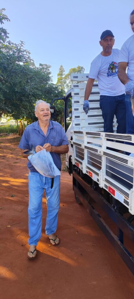 Prefeitura de Paranhos realizou a tradicional distribuição de peixes para a população