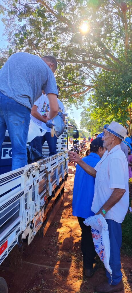 Prefeitura de Paranhos realizou a tradicional distribuição de peixes para a população