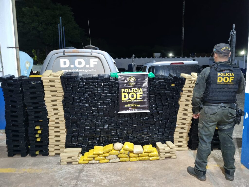 Mais de uma tonelada de maconha é apreendida pelo DOF na região de Amambai Mais de uma tonelada de maconha é apreendida pelo DOF na região de Amambai