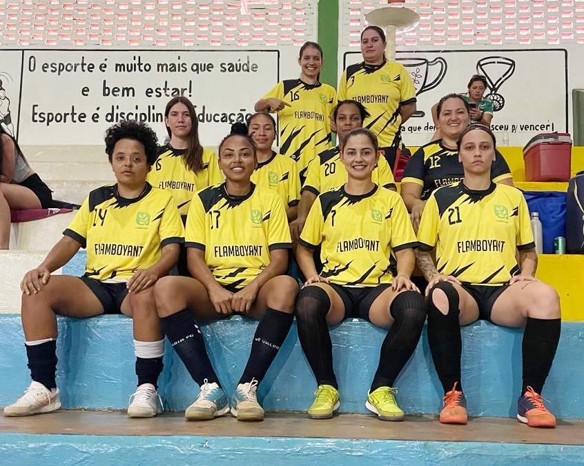 Raça União/Fazenda Flamboyant de Amambai é vice-campeã de torneio regional de futsal feminino em Naviraí