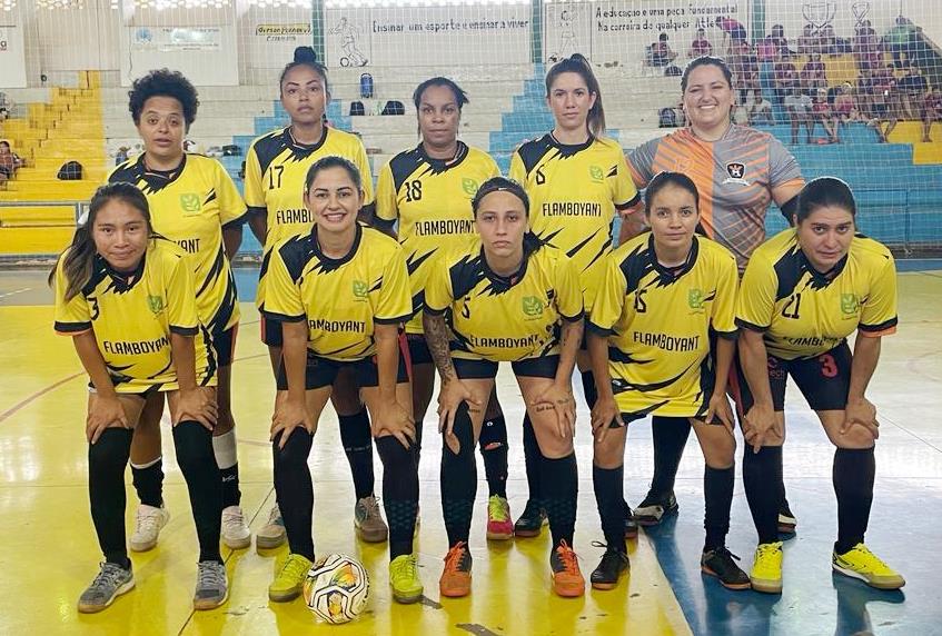 Raça União/Fazenda Flamboyant de Amambai é vice-campeã de torneio regional de futsal feminino em Naviraí