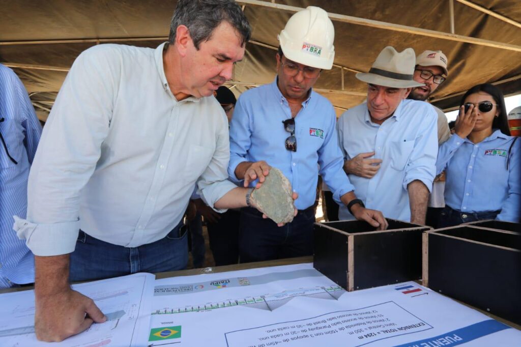 Paulo Corrêa vistoria ponte binacional e destaca oportunidades da Rota Bioceânica para MS Paulo Corrêa vistoria ponte binacional e destaca oportunidades da Rota Bioceânica para MS