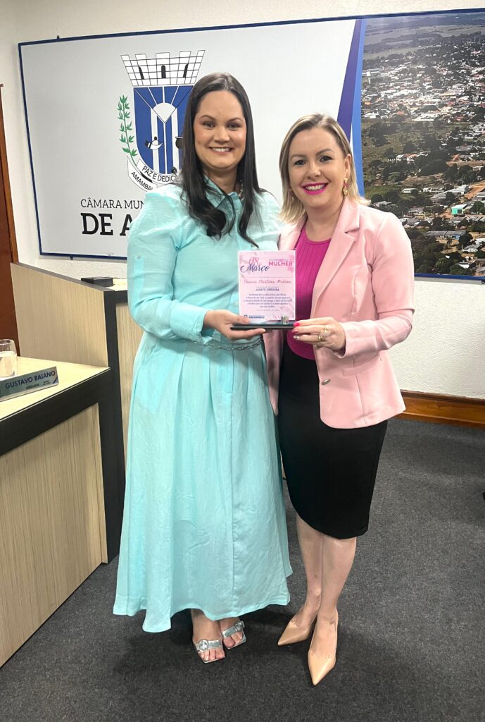 Pastora Thaisa Medina é a homenageada por Janete Córdoba durante sessão em alusão às mulheres na Câmara de Amambai