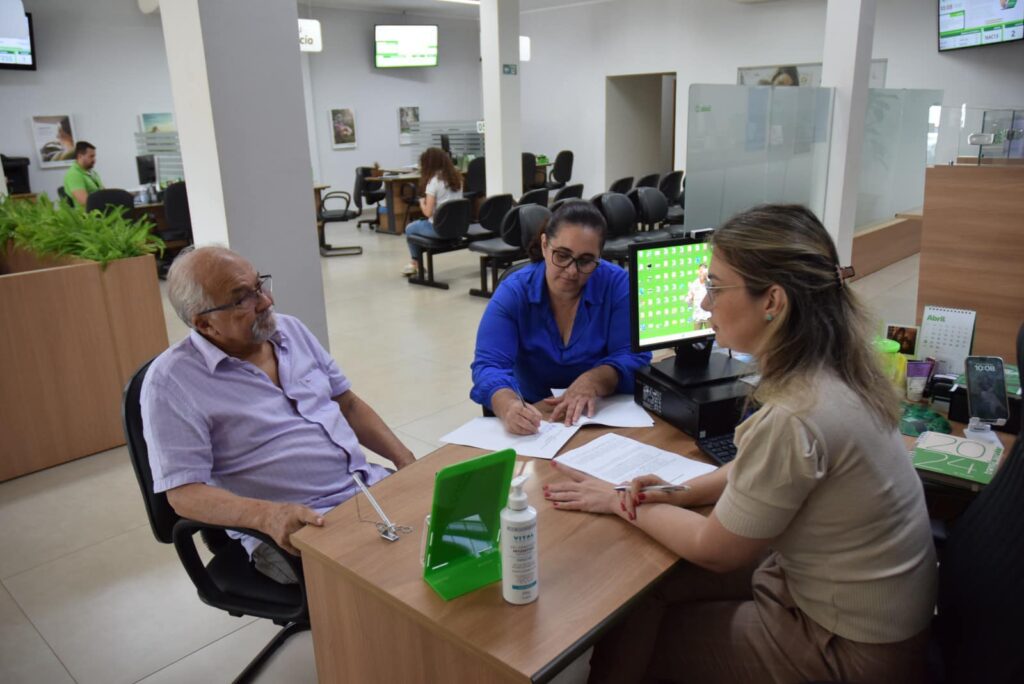 Prefeitura, por meio da Secretaria de Educação de Iguatemi, celebra acordo de cooperação com o Sicredi Prefeitura, por meio da Secretaria de Educação de Iguatemi, celebra acordo de cooperação com o Sicredi