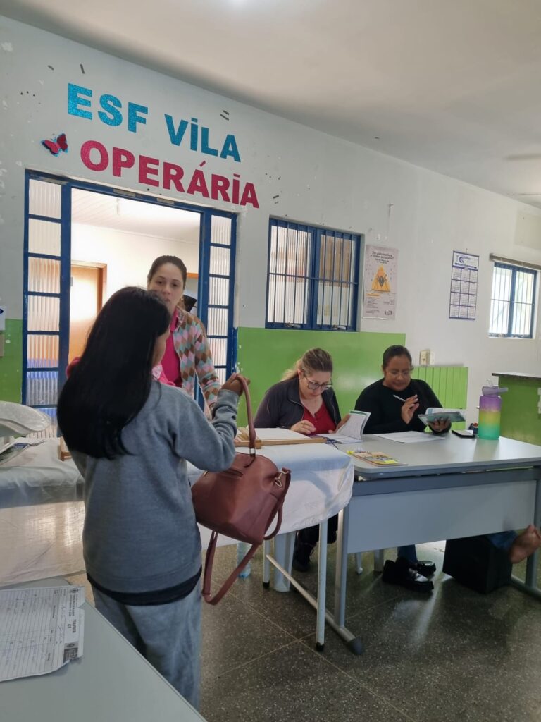 Em Iguatemi, beneficiários do Bolsa Família passam por avaliação no Posto de Saúde da Vila Operária Em Iguatemi, beneficiários do Bolsa Família passam por avaliação no Posto de Saúde da Vila Operária