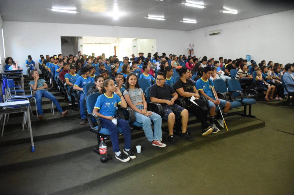 Educação de Tacuru realiza palestra sobre bullying e violência em escolas Educação de Tacuru realiza palestra sobre bullying e violência em escolas