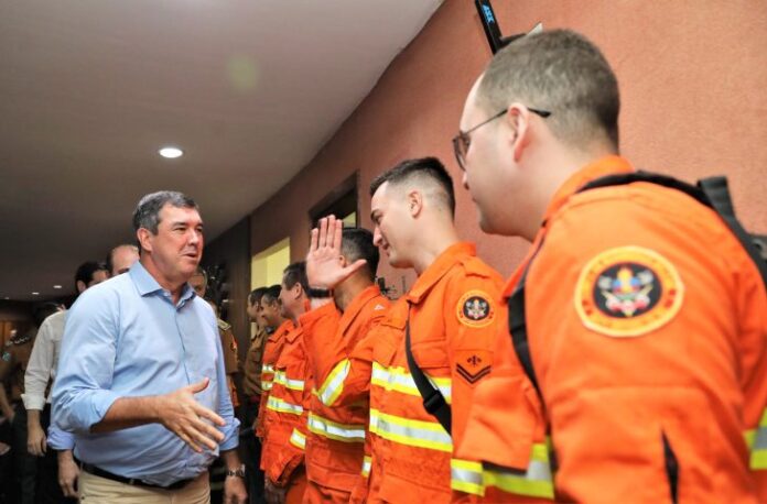 Combate-Incendios-florestal-Foto-Saul-Schramm-9-730x480