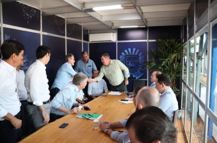 Governador-recebe-Associacao-sul-mato-grossense-de-suinocultores-ASUMAS-Foto-Alvaro-Rezende-730x480