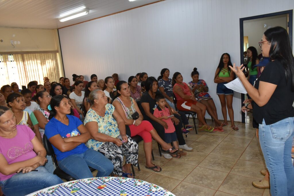 Em reunião, prefeito Donizete Viaro discute a funcionalidade dos programas em execução no CRAS