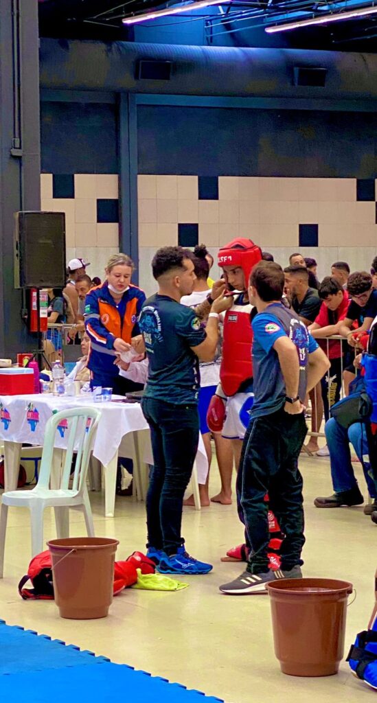 Prefeito Donizete recebe visita de crianças do SCFV, medalhistas de Kickboxing Prefeito Donizete recebe visita de crianças do SCFV, medalhistas de Kickboxing