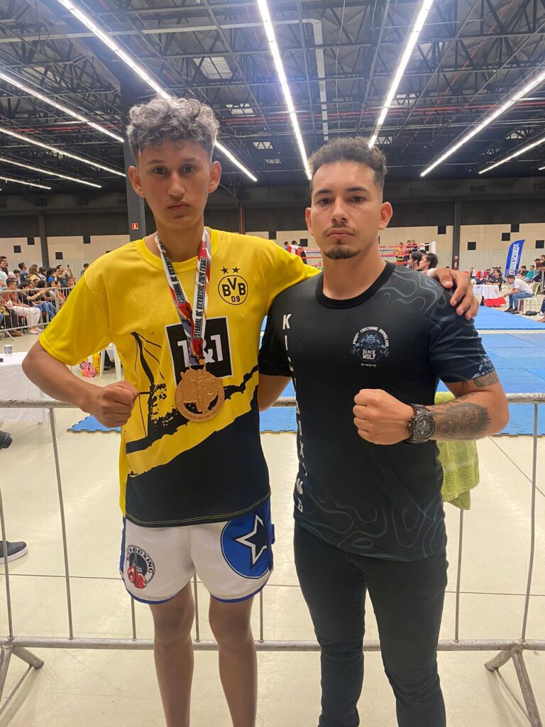 Prefeito Donizete recebe visita de crianças do SCFV, medalhistas de Kickboxing Prefeito Donizete recebe visita de crianças do SCFV, medalhistas de Kickboxing
