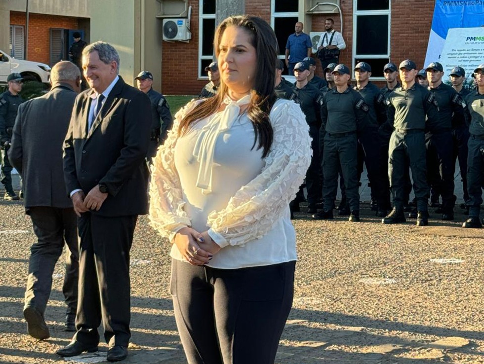 Rhaiza Matos, prefeita de Naviraí, recebe a Medalha Tiradentes, a maior honraria da PMMS Rhaiza Matos, prefeita de Naviraí, recebe a Medalha Tiradentes, a maior honraria da PMMS