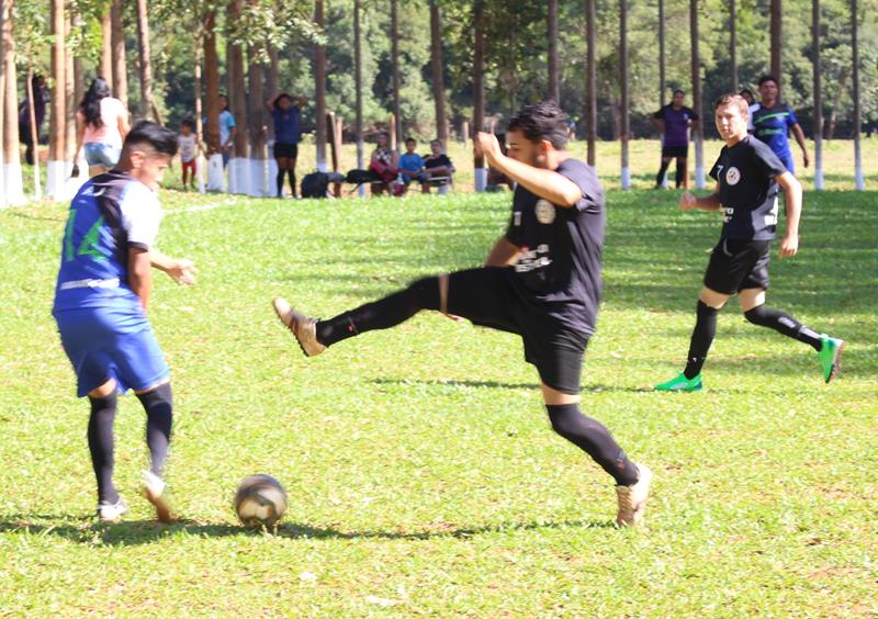 Quatro jogos abriram nesse domingo o 1º Campeonato Rural de Suíço no Loteamento Querência em Amambai