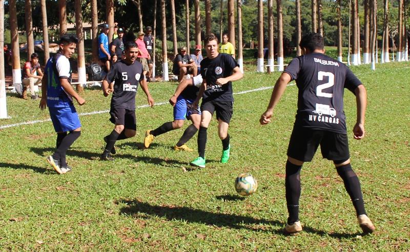 Quatro jogos abriram nesse domingo o 1º Campeonato Rural de Suíço no Loteamento Querência em Amambai