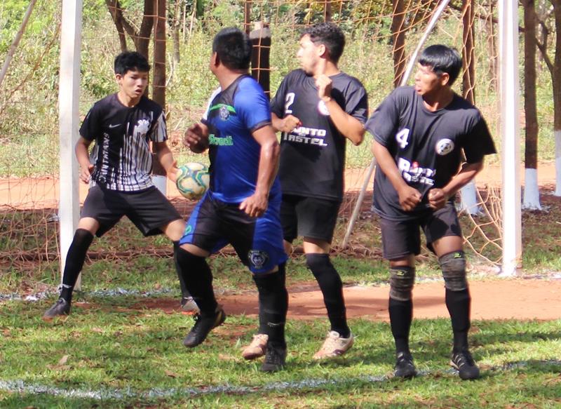 Quatro jogos abriram nesse domingo o 1º Campeonato Rural de Suíço no Loteamento Querência em Amambai