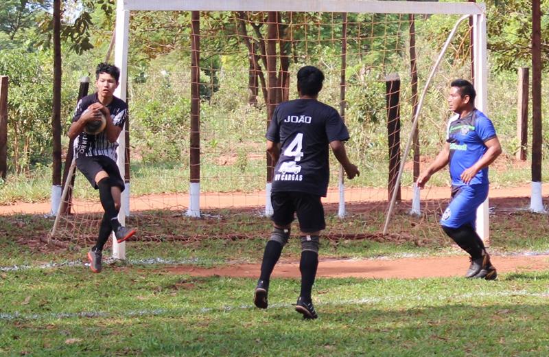 Quatro jogos abriram nesse domingo o 1º Campeonato Rural de Suíço no Loteamento Querência em Amambai