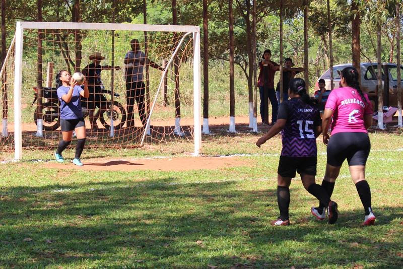 Quatro jogos abriram nesse domingo o 1º Campeonato Rural de Suíço no Loteamento Querência em Amambai