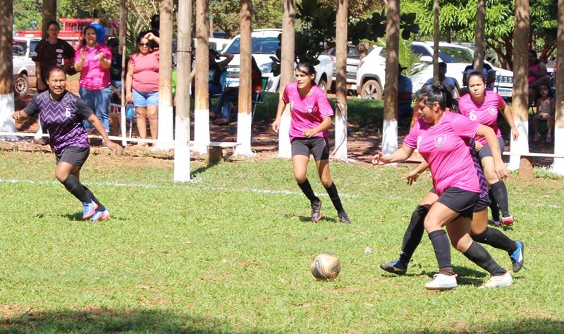 Quatro jogos abriram nesse domingo o 1º Campeonato Rural de Suíço no Loteamento Querência em Amambai