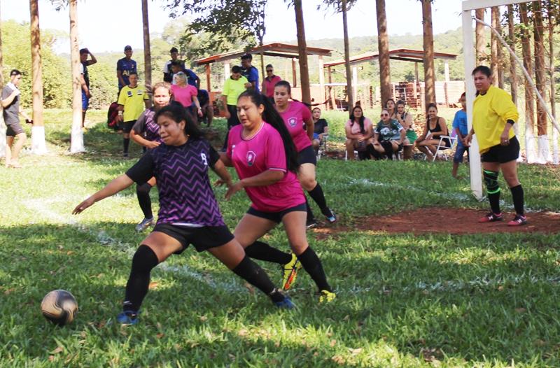 Quatro jogos abriram nesse domingo o 1º Campeonato Rural de Suíço no Loteamento Querência em Amambai