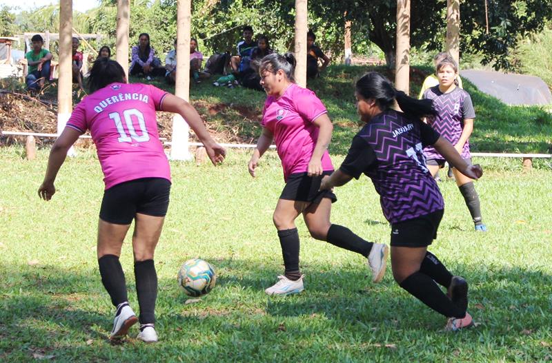 Quatro jogos abriram nesse domingo o 1º Campeonato Rural de Suíço no Loteamento Querência em Amambai