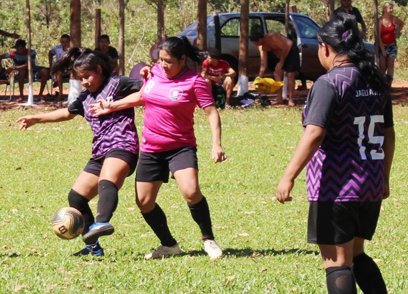 Quatro jogos abriram nesse domingo o 1º Campeonato Rural de Suíço no Loteamento Querência em Amambai