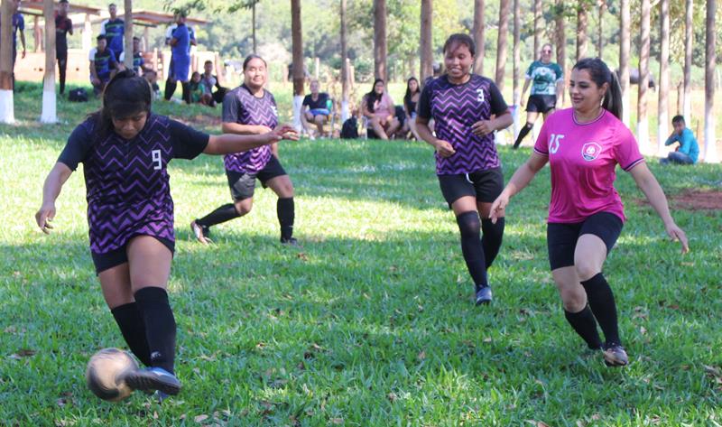 Quatro jogos abriram nesse domingo o 1º Campeonato Rural de Suíço no Loteamento Querência em Amambai