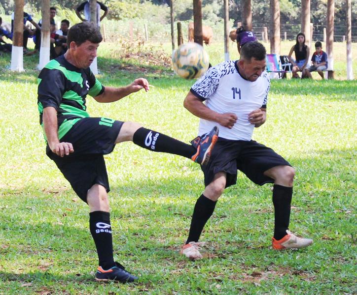 Quatro jogos abriram nesse domingo o 1º Campeonato Rural de Suíço no Loteamento Querência em Amambai