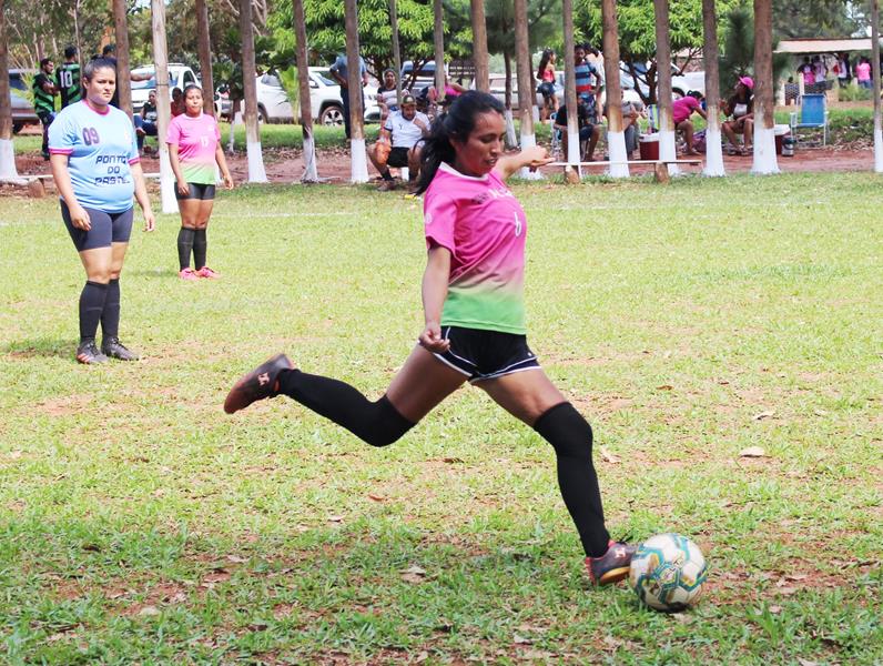 Quatro jogos abriram nesse domingo o 1º Campeonato Rural de Suíço no Loteamento Querência em Amambai