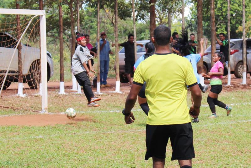 Quatro jogos abriram nesse domingo o 1º Campeonato Rural de Suíço no Loteamento Querência em Amambai