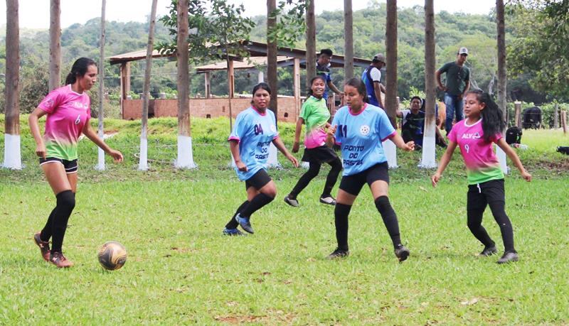 Quatro jogos abriram nesse domingo o 1º Campeonato Rural de Suíço no Loteamento Querência em Amambai