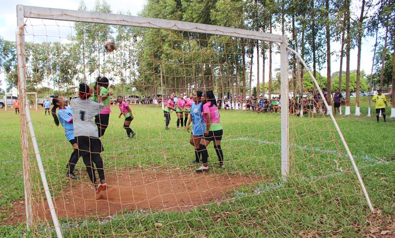 Quatro jogos abriram nesse domingo o 1º Campeonato Rural de Suíço no Loteamento Querência em Amambai