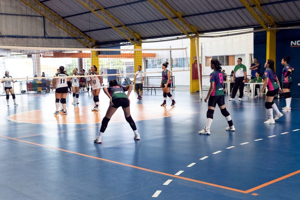 Voleibol feminino de Naviraí disputou os Jogos da Amizade na Capital do Estado Voleibol feminino de Naviraí disputou os Jogos da Amizade na Capital do Estado