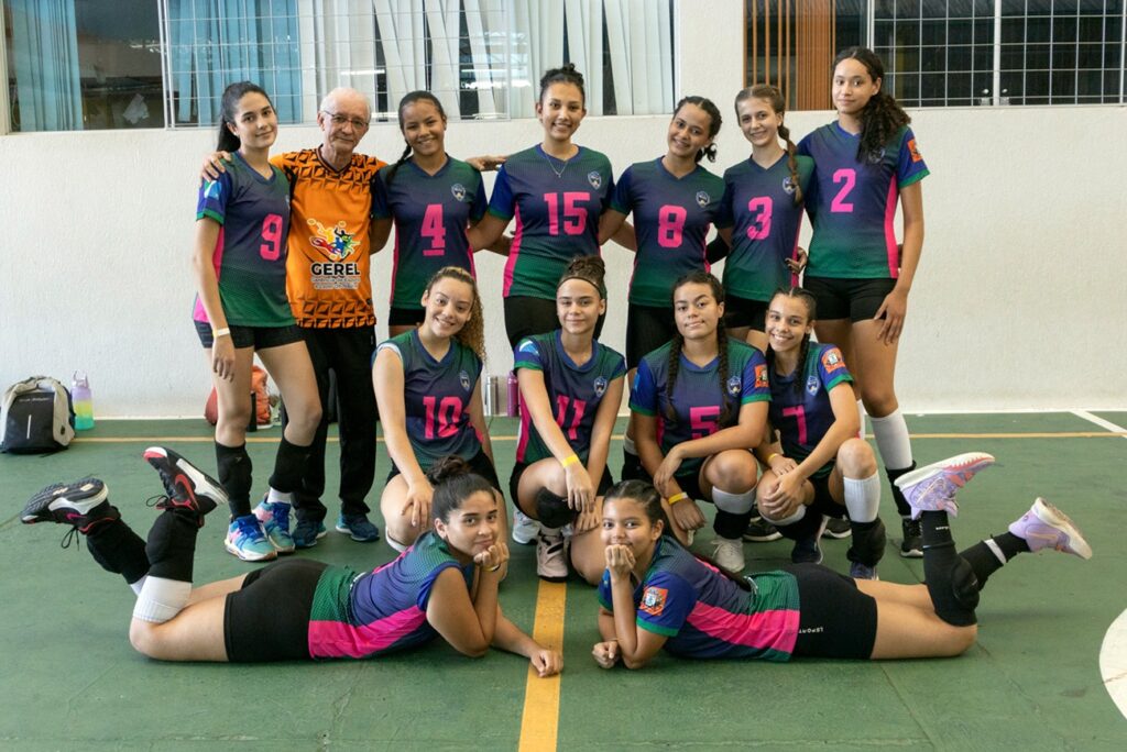 Voleibol feminino de Naviraí disputou os Jogos da Amizade na Capital do Estado Voleibol feminino de Naviraí disputou os Jogos da Amizade na Capital do Estado