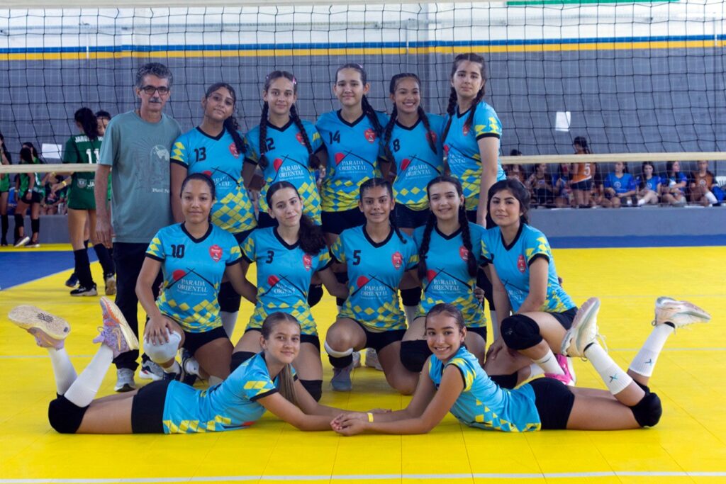 Voleibol feminino de Naviraí disputou os Jogos da Amizade na Capital do Estado Voleibol feminino de Naviraí disputou os Jogos da Amizade na Capital do Estado