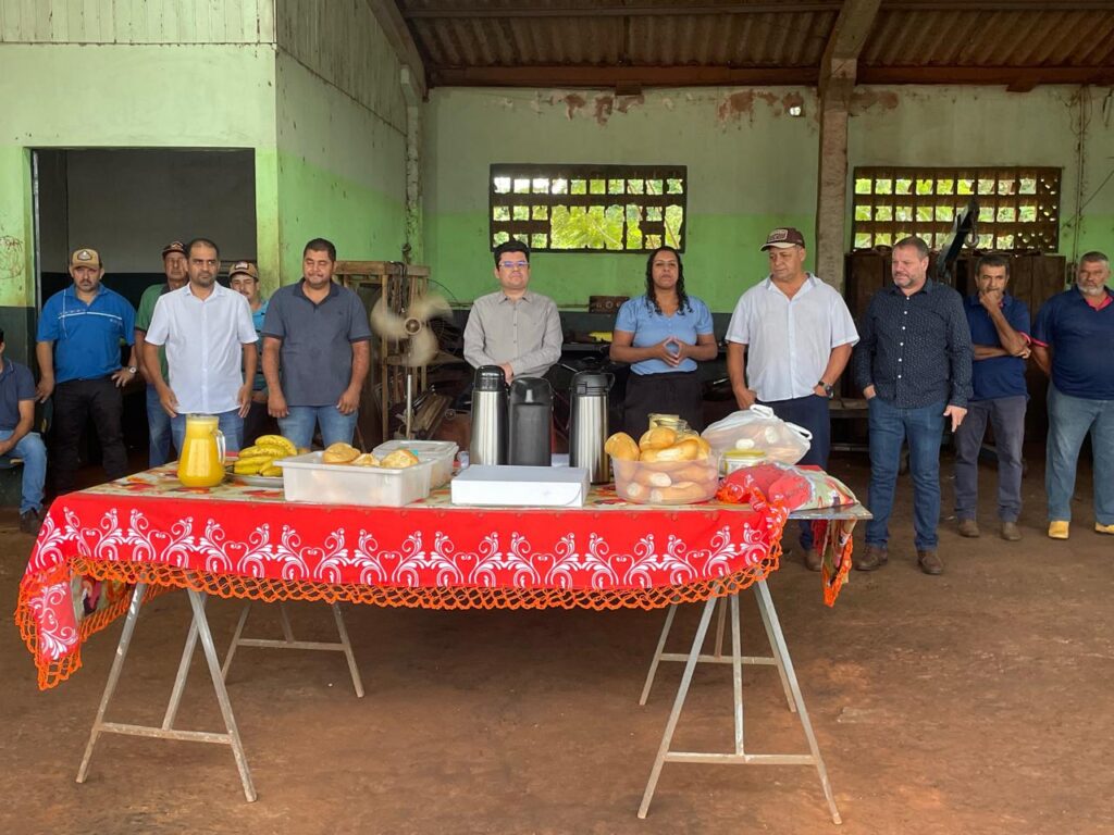 Prefeitura realiza momento devocional em gratidão aos trabalhos da Secretaria de Obras Prefeitura realiza momento devocional em gratidão aos trabalhos da Secretaria de Obras