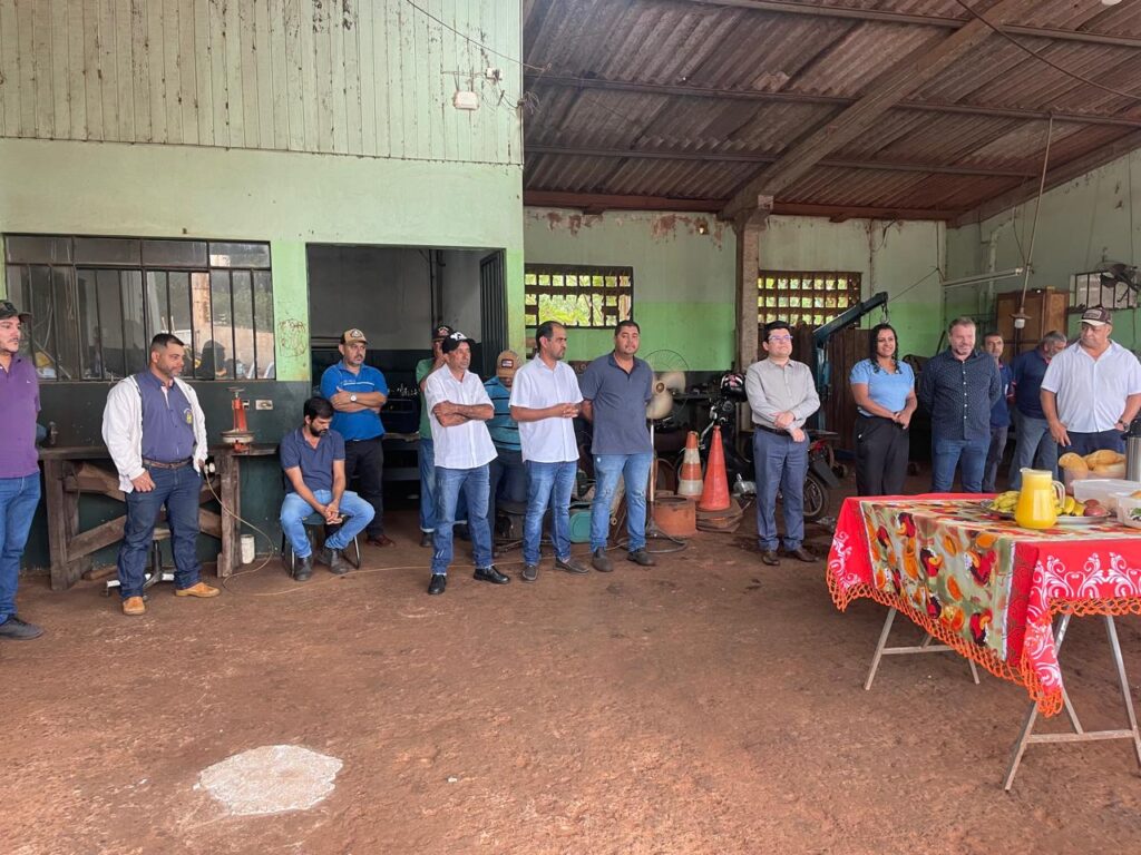 Prefeitura realiza momento devocional em gratidão aos trabalhos da Secretaria de Obras Prefeitura realiza momento devocional em gratidão aos trabalhos da Secretaria de Obras