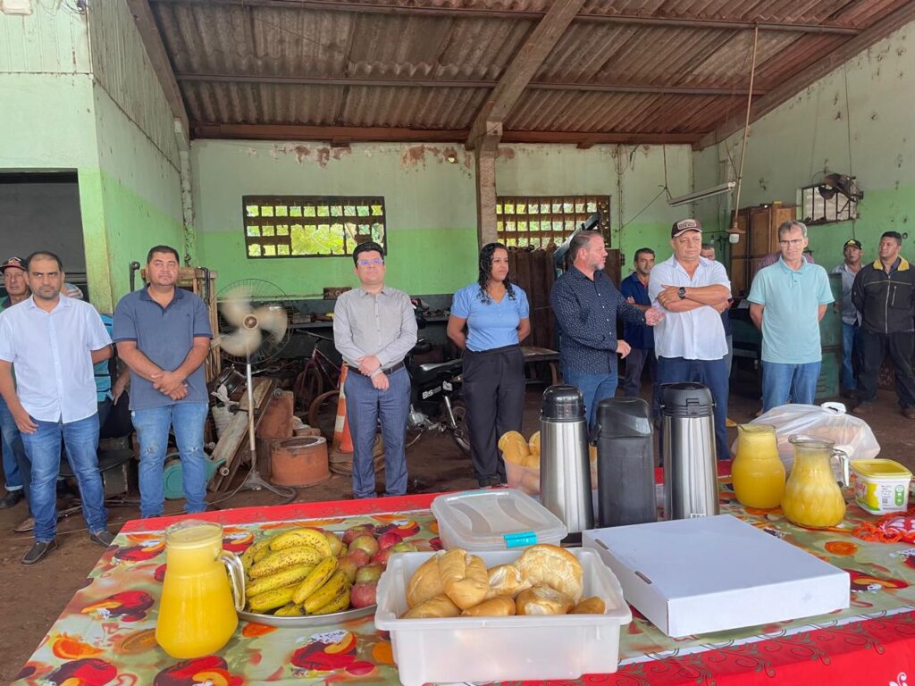 Prefeitura realiza momento devocional em gratidão aos trabalhos da Secretaria de Obras Prefeitura realiza momento devocional em gratidão aos trabalhos da Secretaria de Obras